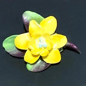 Bright vintage daffodil brooch signed Cara China